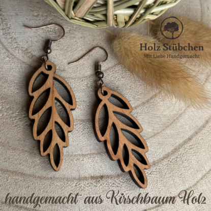 Picture of Handgemachte Holz Ohrringe im schönen Blätter-Stil aus Kirschbaum - Holz, mit bronzefarbigen, nickelfreien Ohrhaken