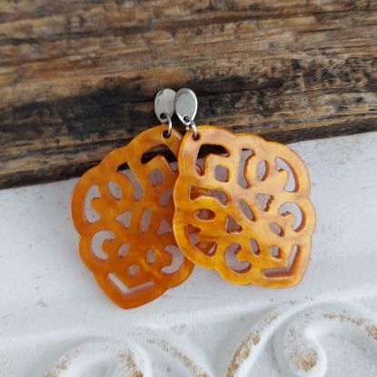 Picture of Ornament-Ohrstecker - Rhombusform aus Resin - flame orange