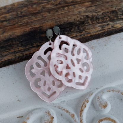 Picture of Ornament-Ohrstecker - Rhombusform - powder pink