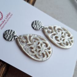 Picture of Ornament-Ohrringe aus Resin tropfenförmig - ash gray green - Stecker Edelstahl rund