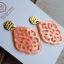 Picture of Ornament-Ohrstecker - Rhombusform - coral pink - Stecker rund goldfarbig