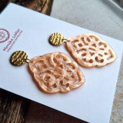 Bild von Ornament-Ohrstecker - Rhombusform - peach beige - Stecker rund goldfarbig